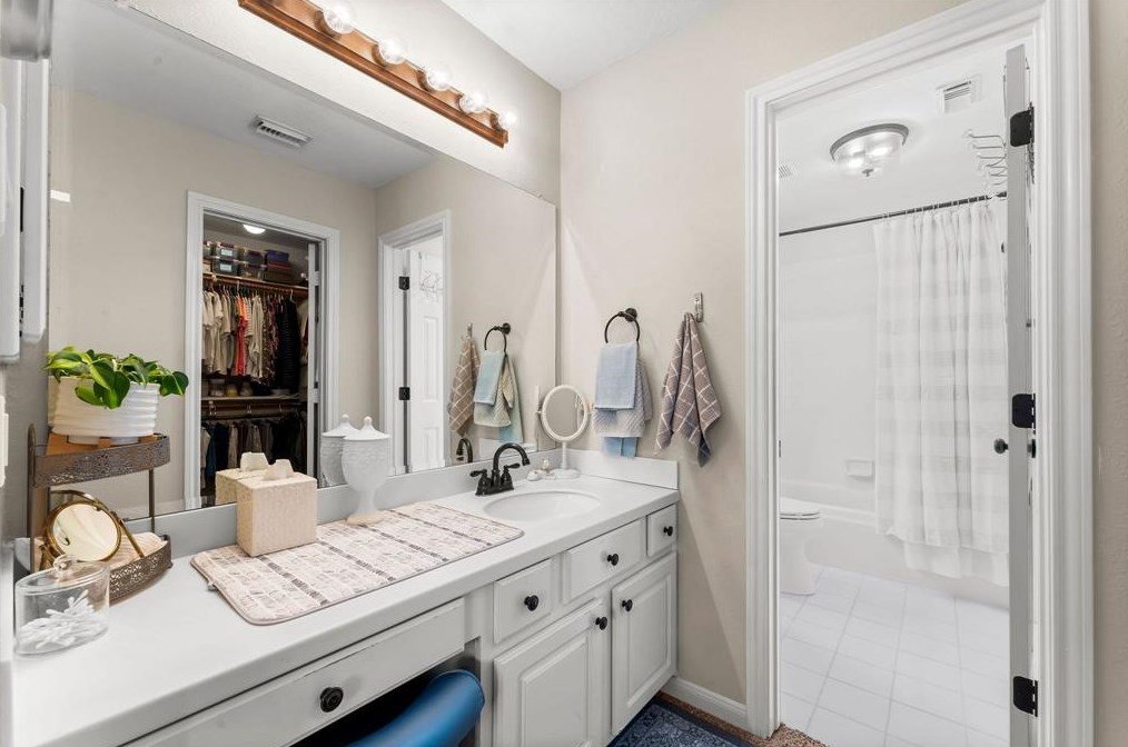 7 Broadweather Pl, Spring TX 77382-5004 exterior