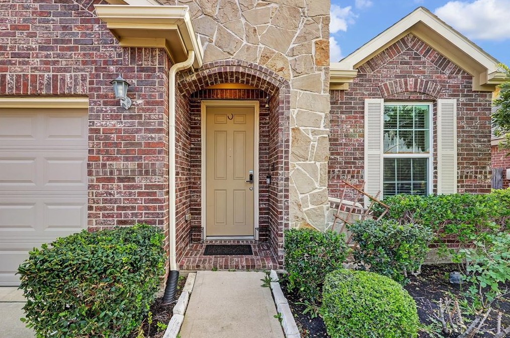 18307 Russett Green Dr, Tomball, TX 77377
