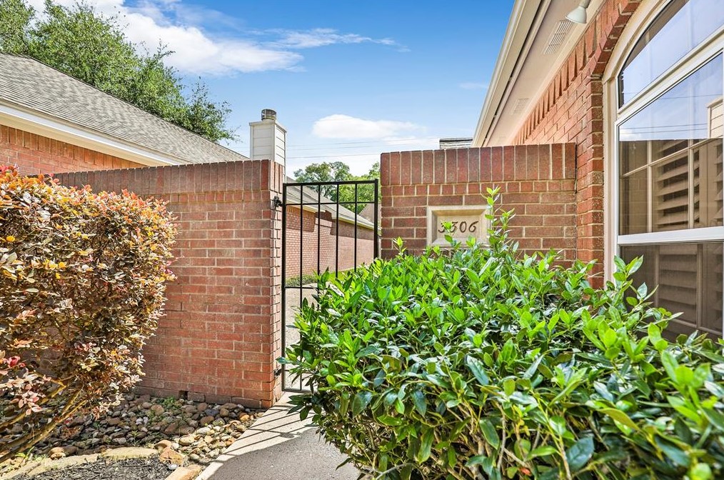 3306 Redwood Lake Dr, Humble, TX 77345