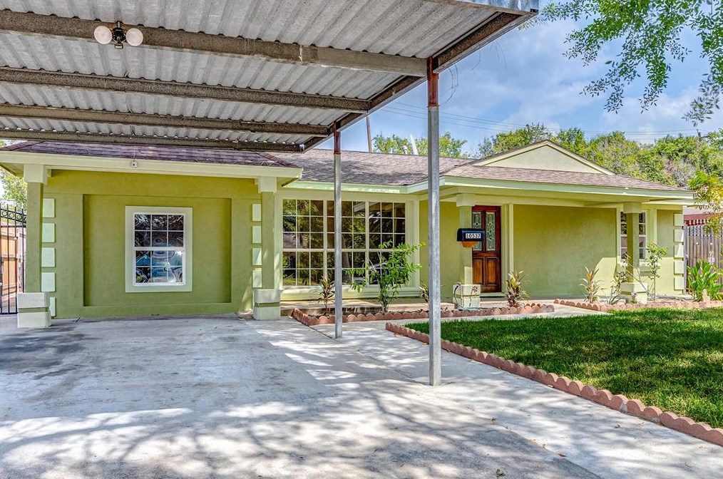 10537 Hinds St, Houston, TX 77034-2926