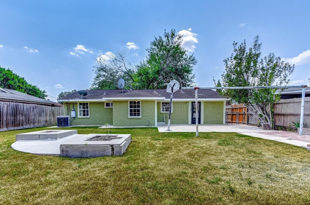 10537 Hinds St, Houston TX  77034-2926 exterior