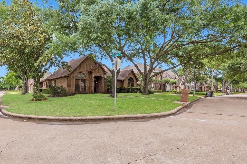 14982 Sandalfoot St, Houston TX  77095-2833 exterior