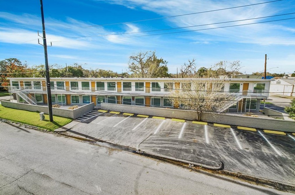 1408 Hughes St, Houston, TX 77023-2100
