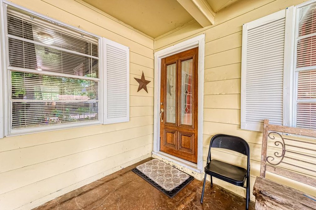 1219 Castledale Dr, Houston TX  77037-2610 exterior