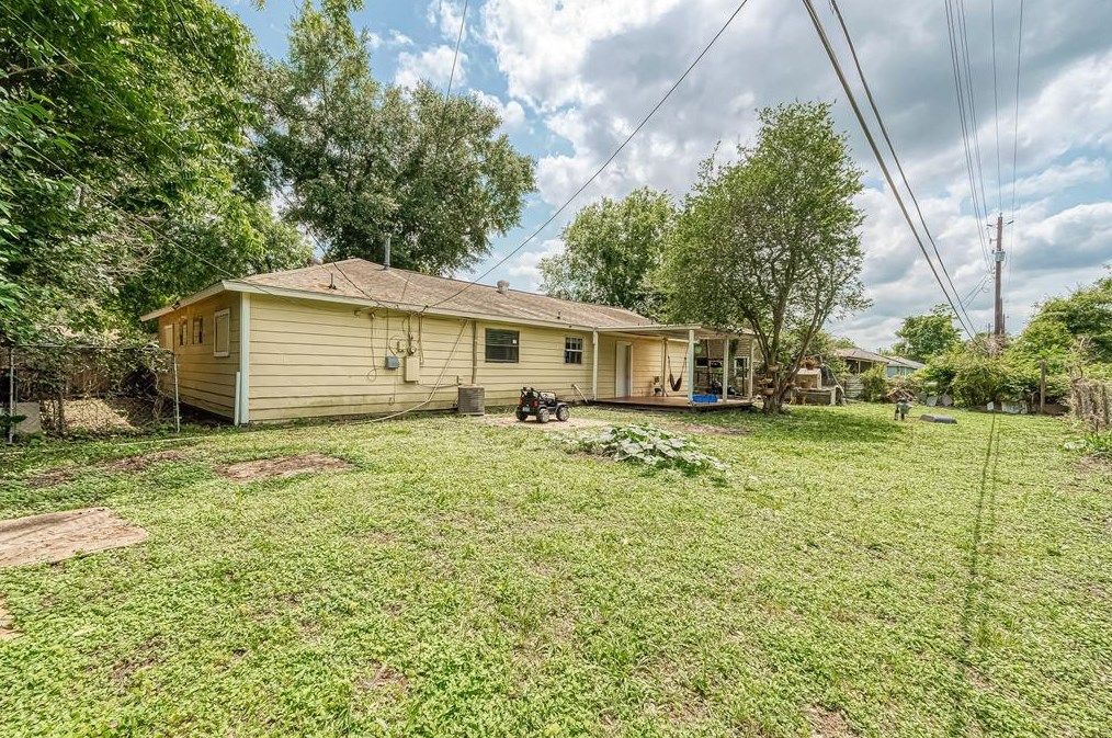 1219 Castledale Dr, Houston TX  77037-2610 exterior