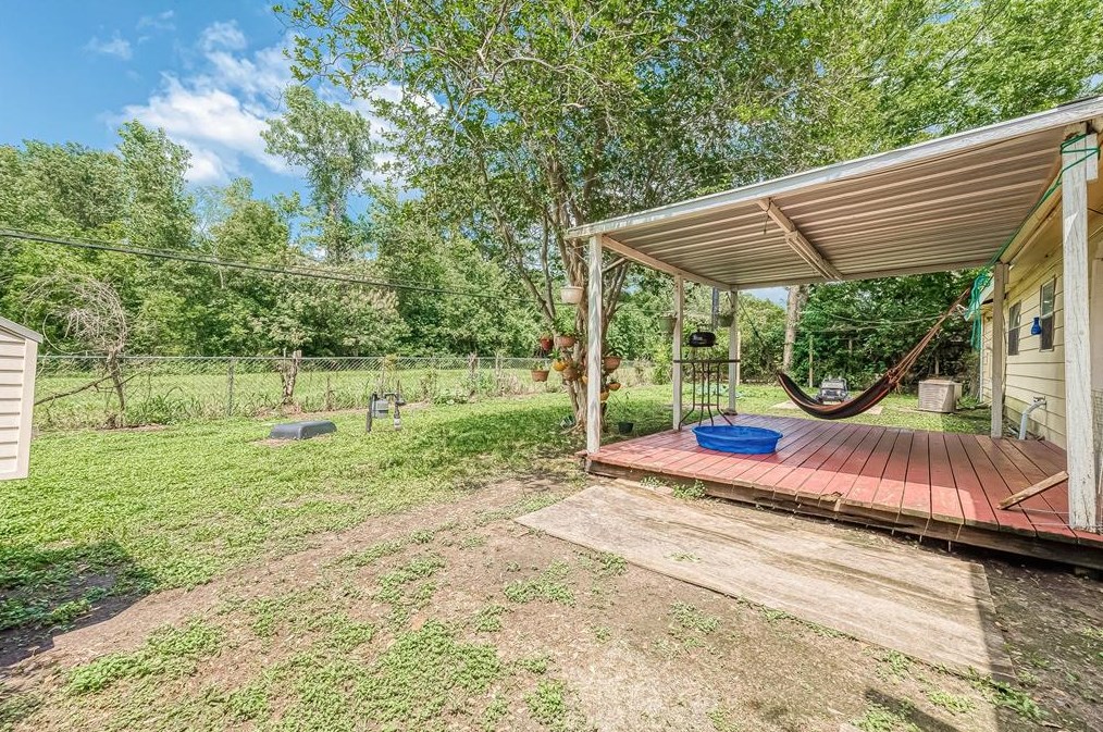 1219 Castledale Dr, Houston TX  77037-2610 exterior