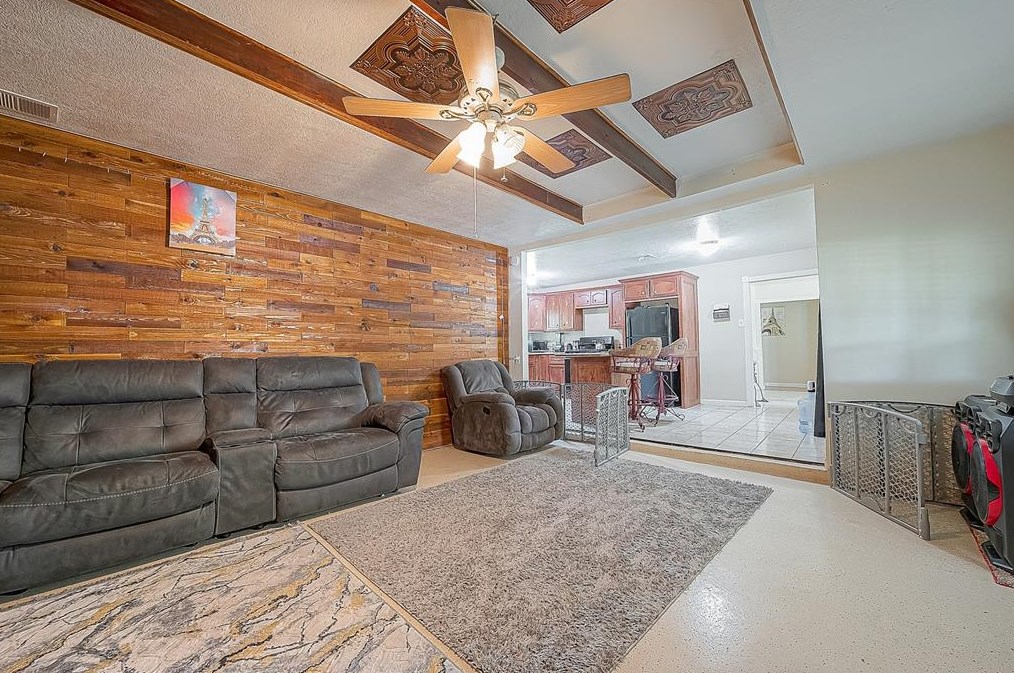 1219 Castledale Dr, Houston TX  77037-2610 exterior