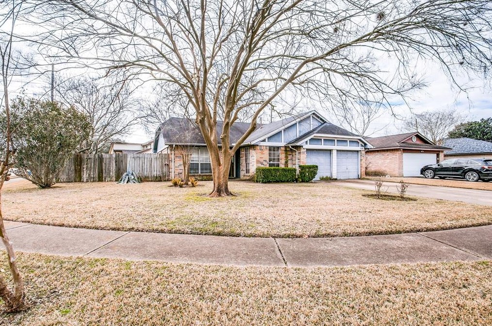 16718 Red Gully Dr, Sugar Land, TX 77498-1982