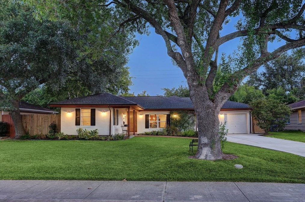 3019 Winslow St, Houston, TX 77025-2638