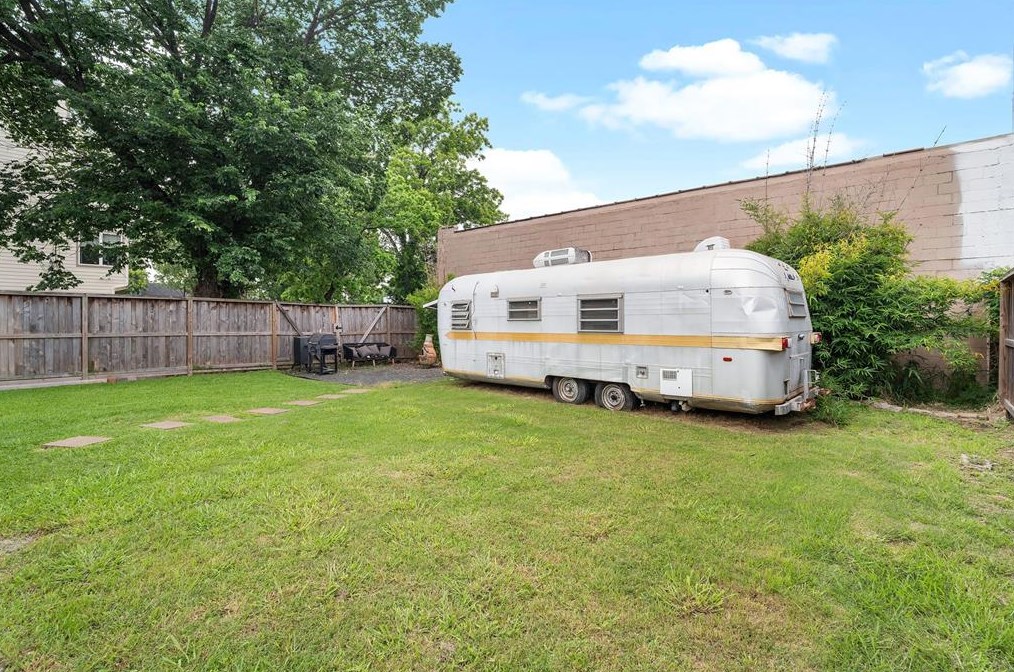 323 Everton St, Houston TX  77003-1808 exterior