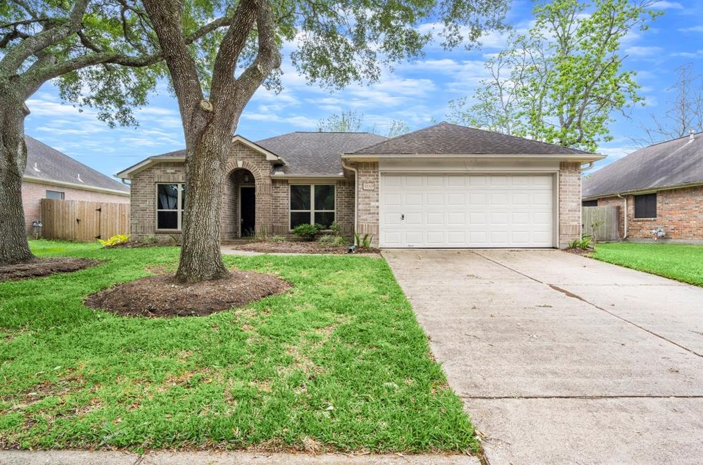 1243 Willow Branch Dr, League City, TX 77573