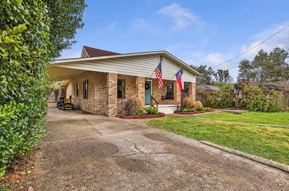 1517 Cos St, Ames, TX 77575-4613