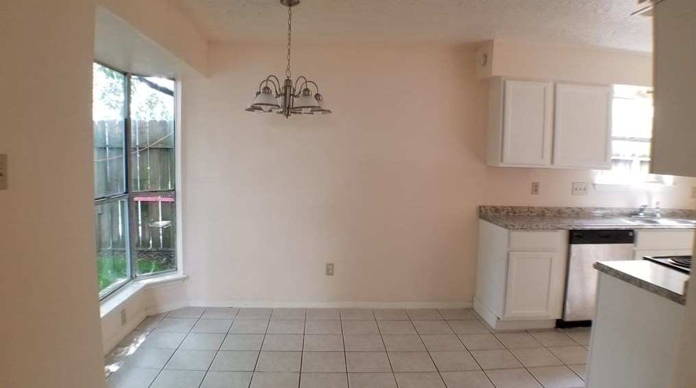 3215 Dragonwick Dr, Houston TX  77045-3607 exterior