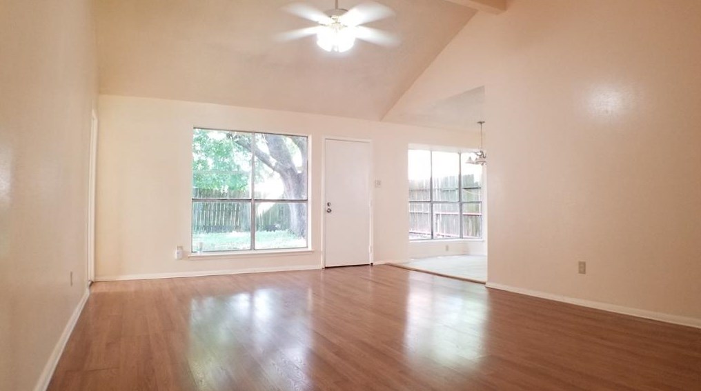 3215 Dragonwick Dr, Houston, TX 77045