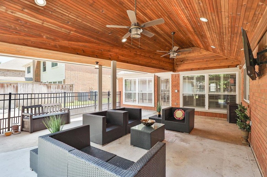 7407 Starbridge Dr, Houston, TX 77095-2671