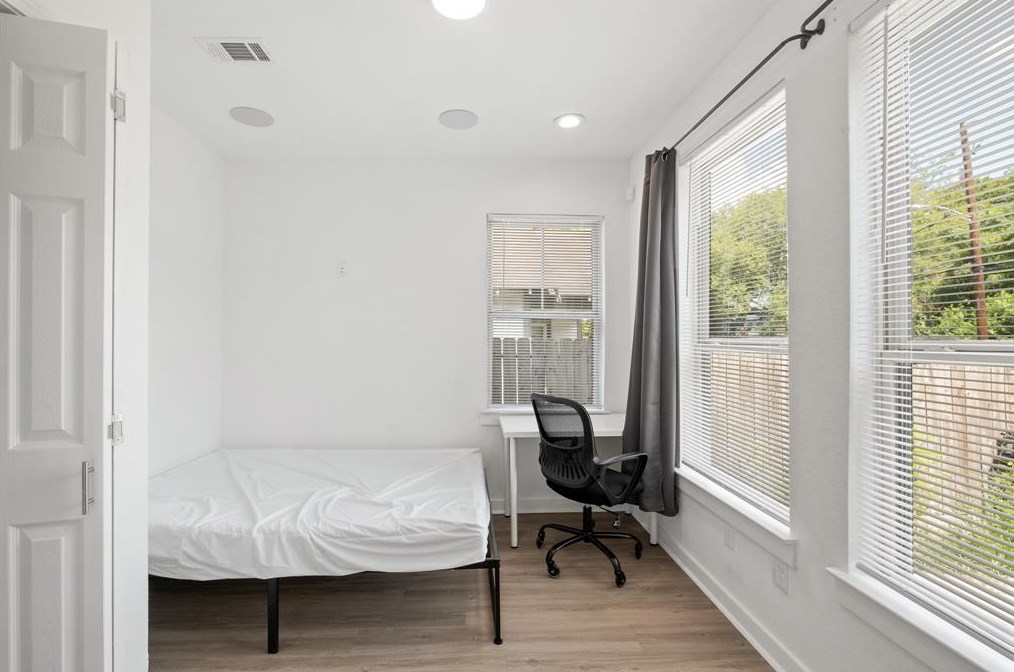 3334 Drew St, Houston, TX 77004
