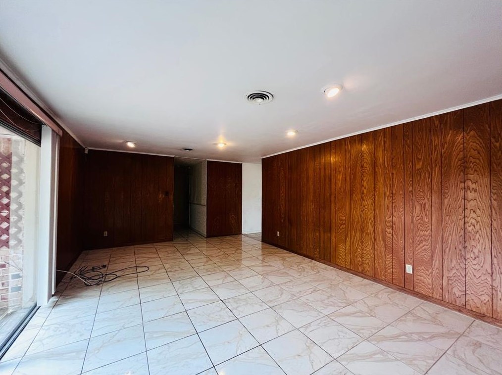 5522 Birdwood Rd, Houston, TX 77096-2102