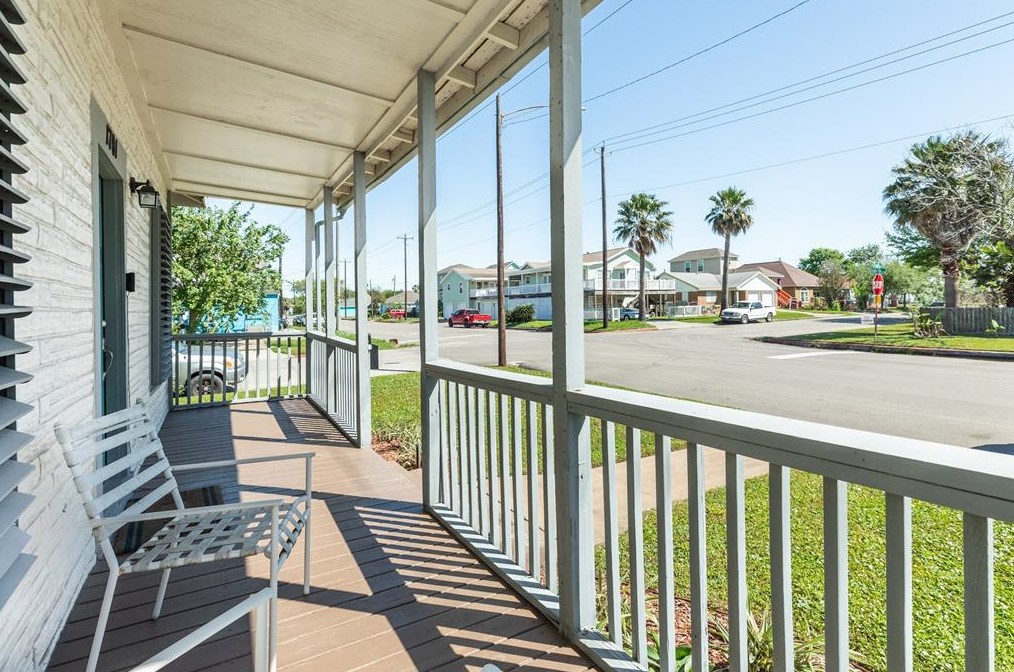 1701 55th St, Galveston, TX 77551