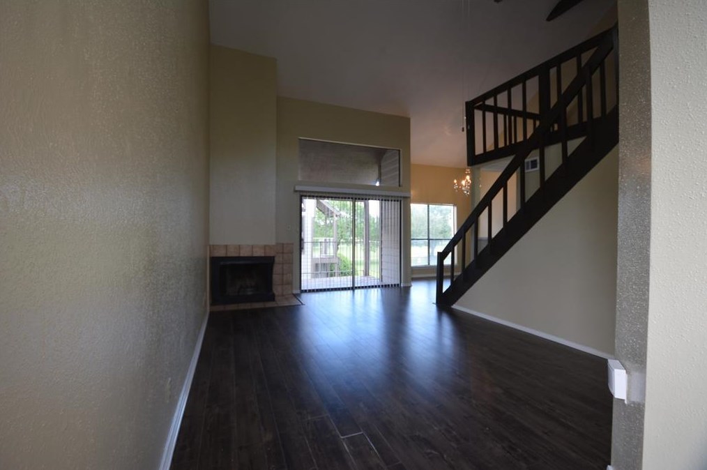 8263 Sands Point Dr, Houston, TX 77036-2764