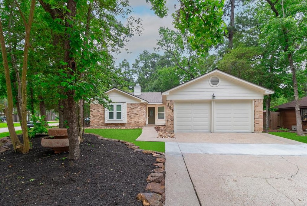 105 E Mistybreeze Cir, Spring, TX 77381
