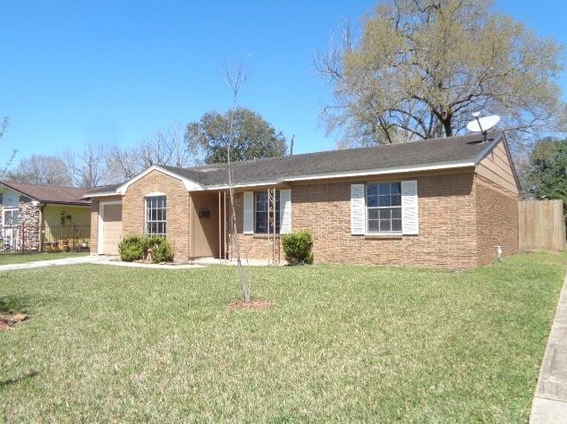 4002 Cloverbrook Dr, Houston, TX 77045