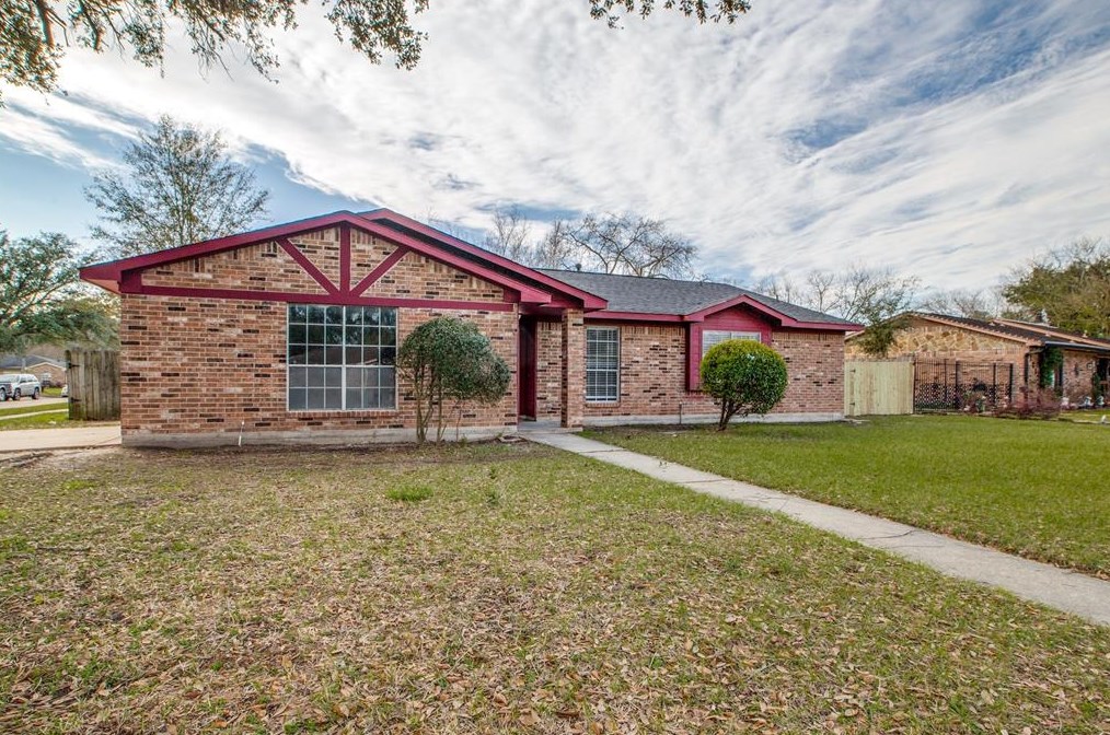 1003 W Nelda Rd, Houston, TX 77088