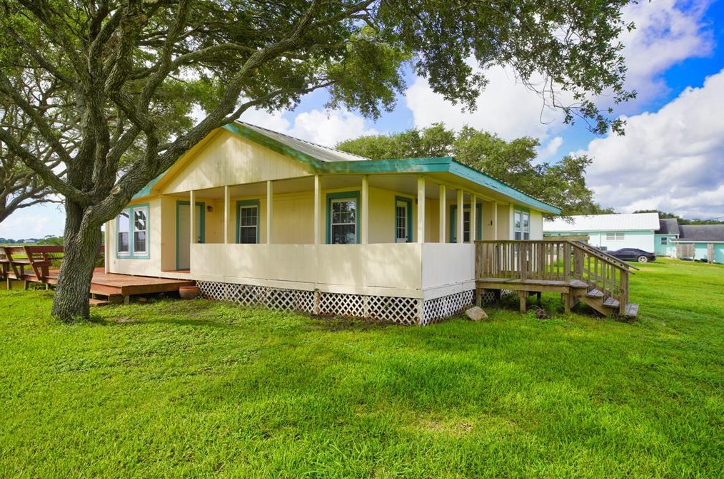 566 Private Rd 674, Bay City, TX 77414