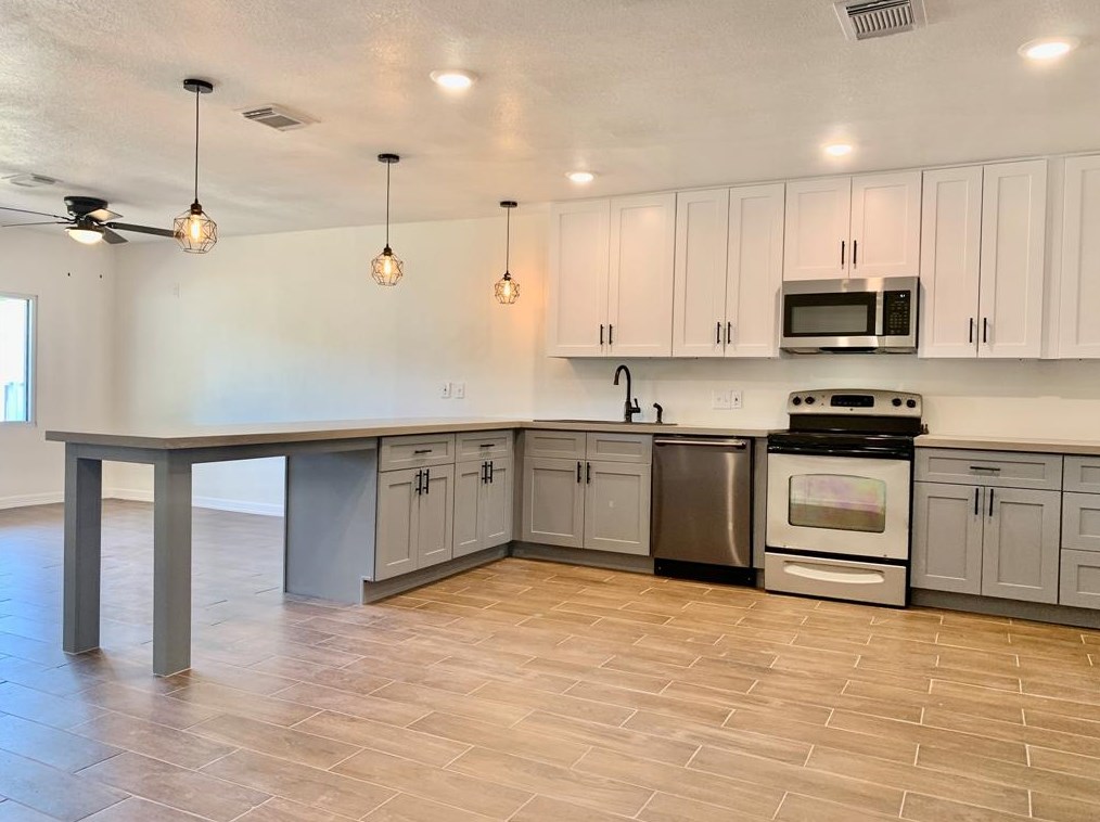 2143 Des Jardines St, Houston TX  77023-5115 exterior