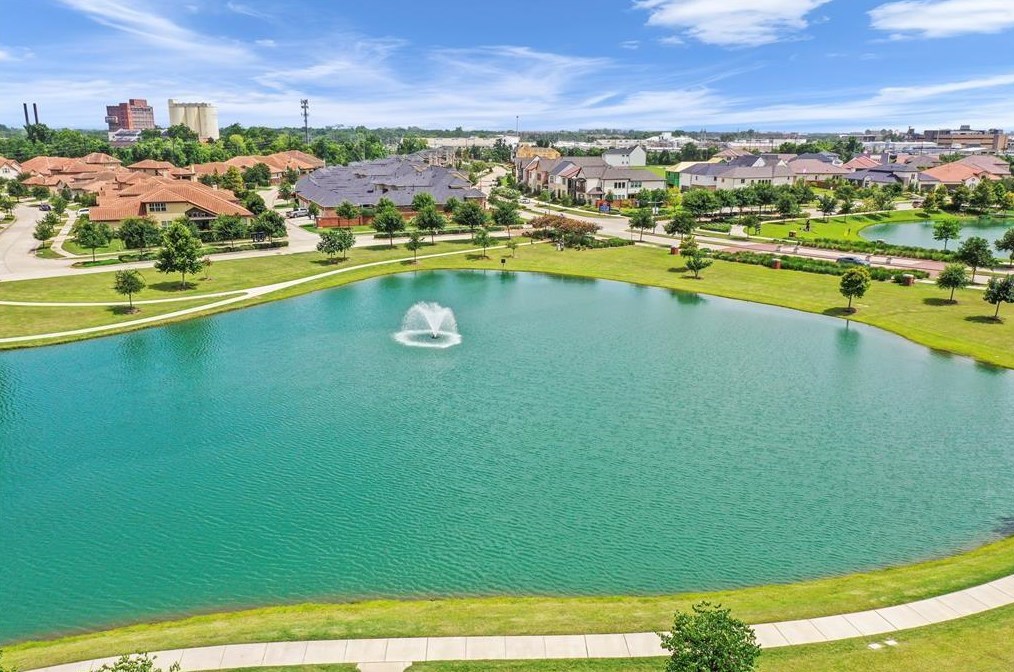 138 Stadium Dr, Sugar Land, TX 77498