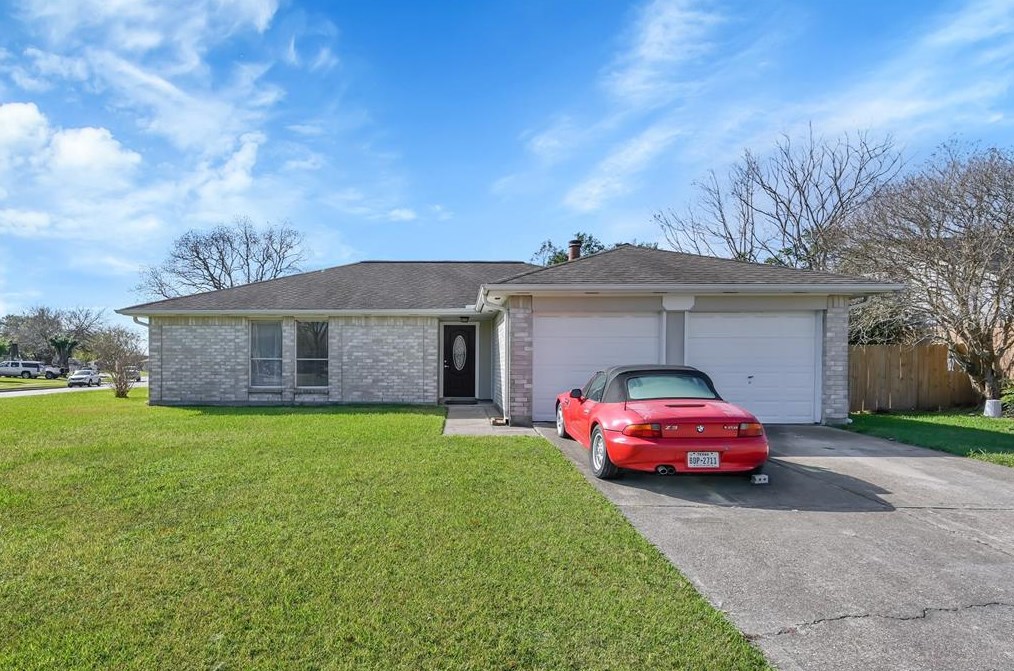 7603 Breda Dr, Baytown, TX 77521-8560