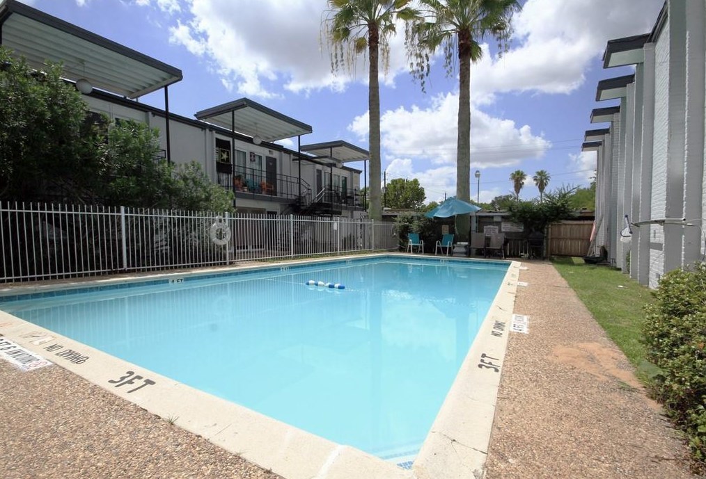 1000 Heights Blvd, Houston TX  77008-6977 exterior