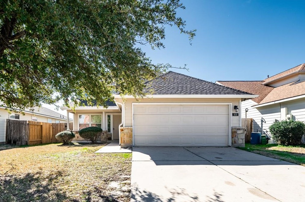 930 Lancaster Lake Dr, Houston, TX 77073