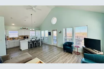 985 Gordon Drive, Gilchrist, TX 77617 - Photo 4