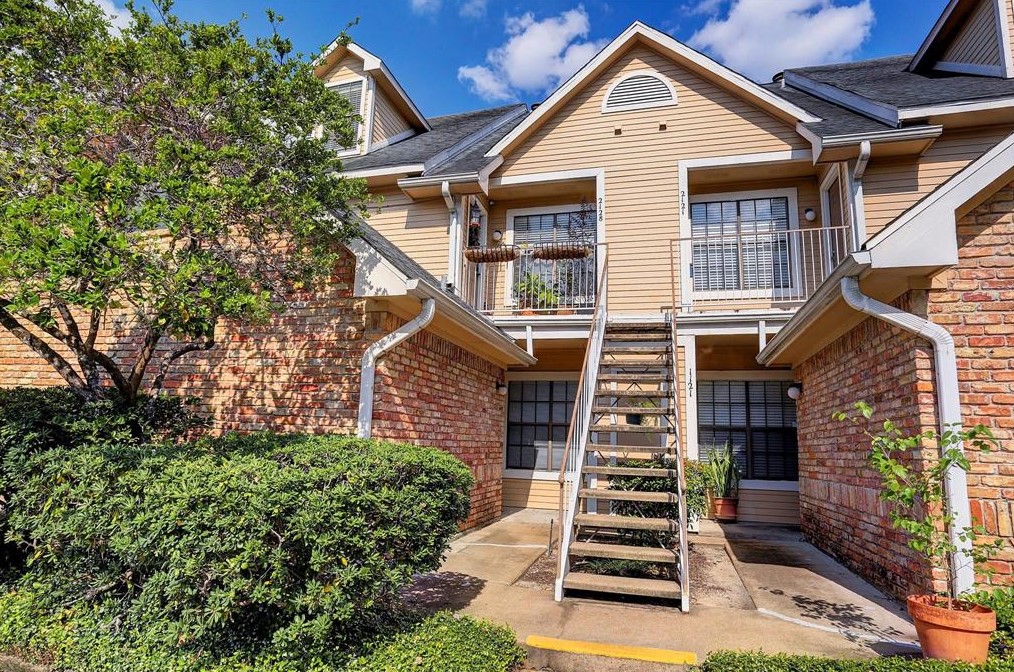 2300 Old Spanish Trl, Houston TX  77054-2154 exterior