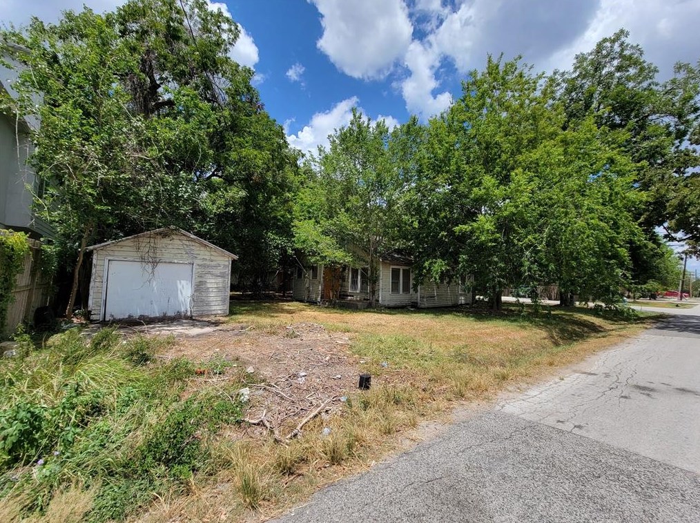 5301 Kansas St, Houston, TX 77007-1212