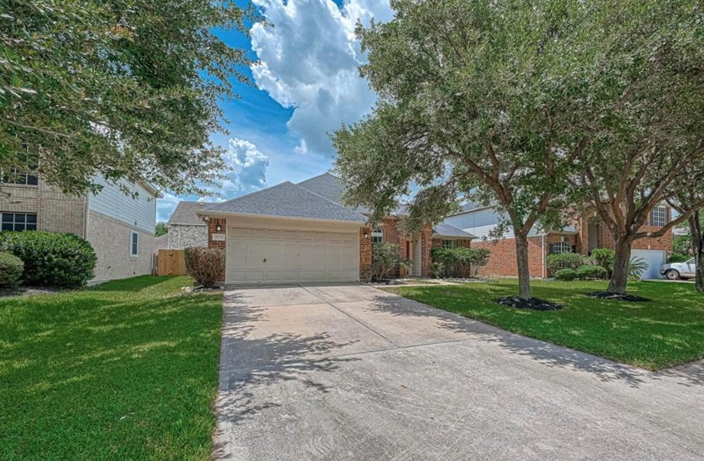 10711 White Oak Trace Dr, Cypress, TX 77429