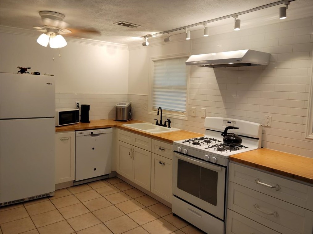 7155 Sims Dr, Houston, TX 77061-2637