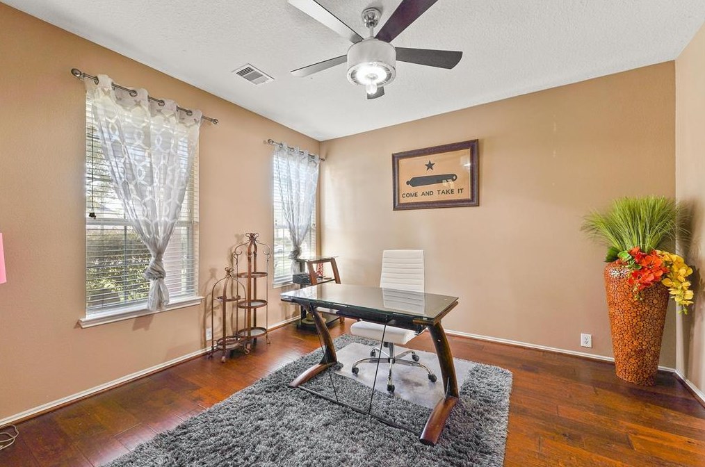 13814 Lake Livingston Dr, Houston, TX 77044