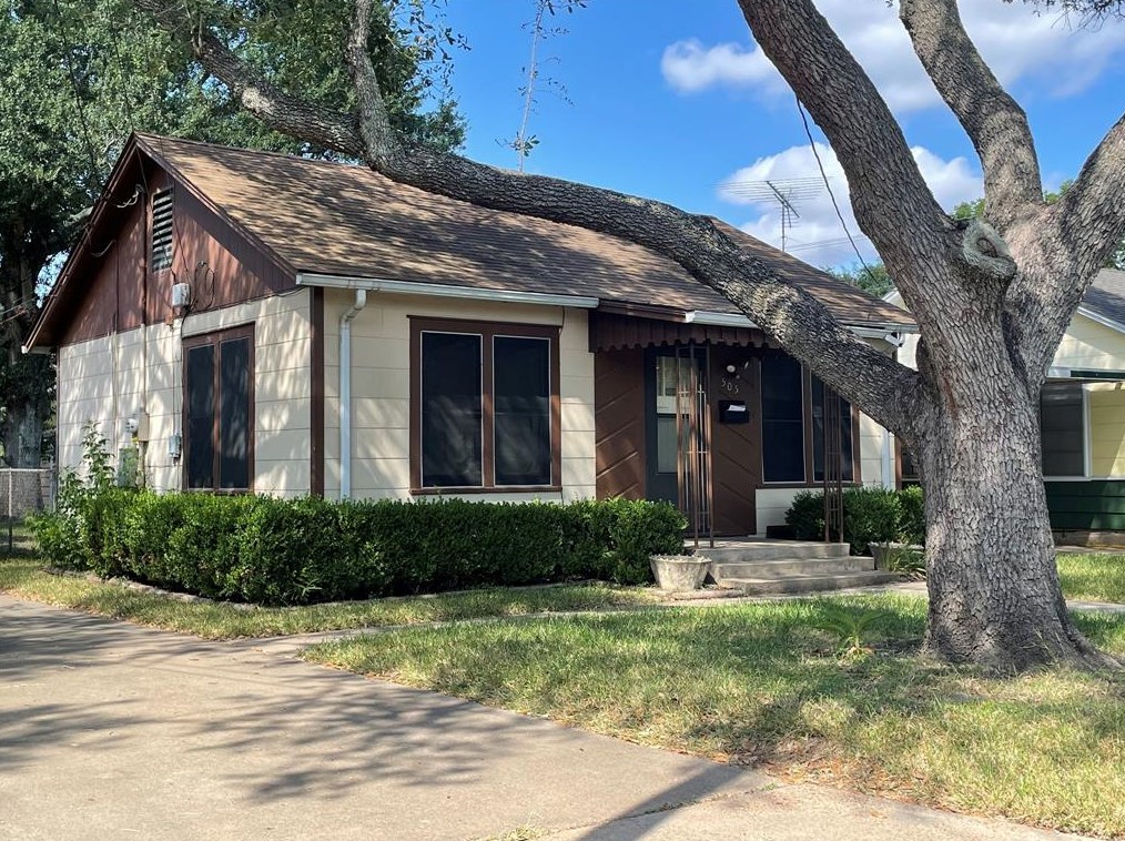 505 Strand St, Jones Creek, TX 77437-3051