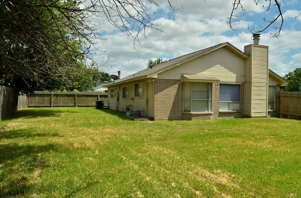10094 Ash Fork Dr, Houston, TX 77064