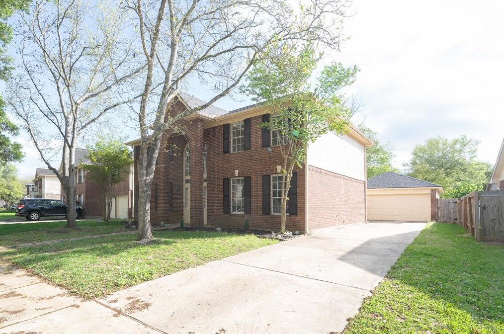 6402 Laurel Bush Ln, Sugar Land, TX 77479
