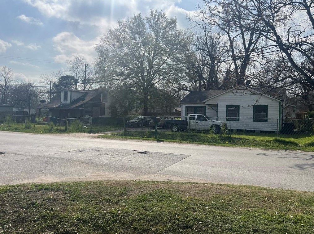 7933 De Priest St, Houston, TX 77088-6200