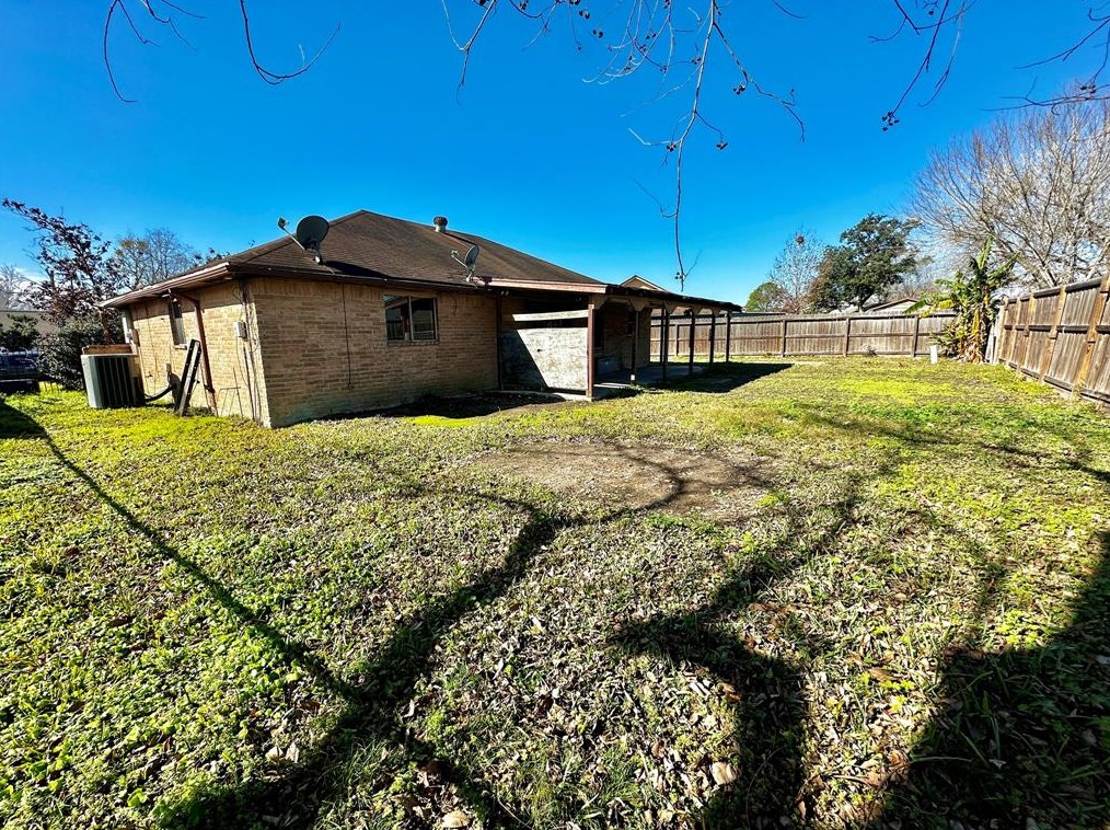 12211 Wessex Dr, Houston TX  77089-6622 exterior