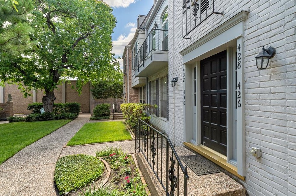 428 N Post Oak Ln, Houston, TX 77056