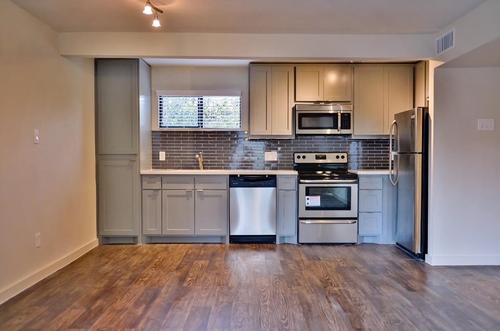 3414 Graustark St #8, Houston, TX 77006