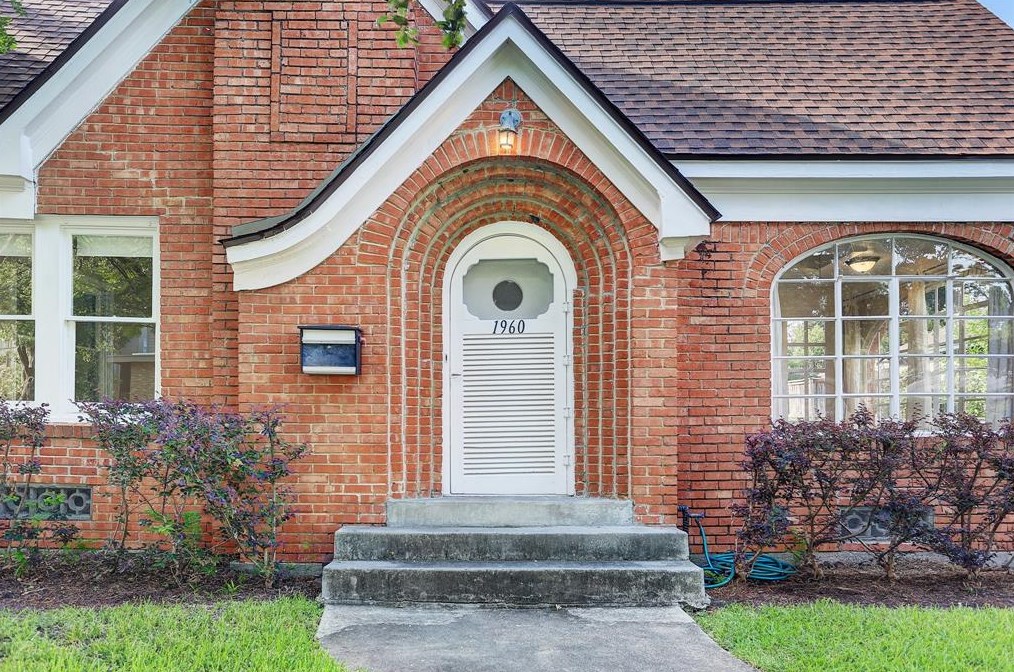 1960 Portsmouth St, Houston TX  77098-4204 exterior