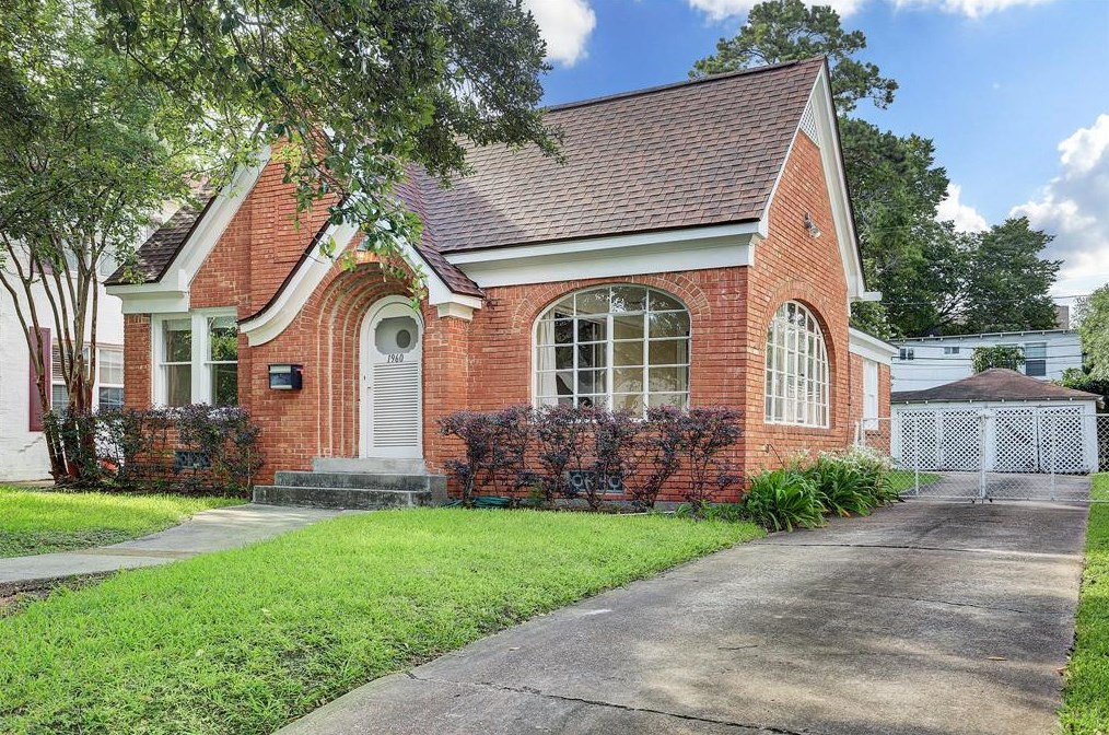 1960 Portsmouth St, Houston, TX 77098