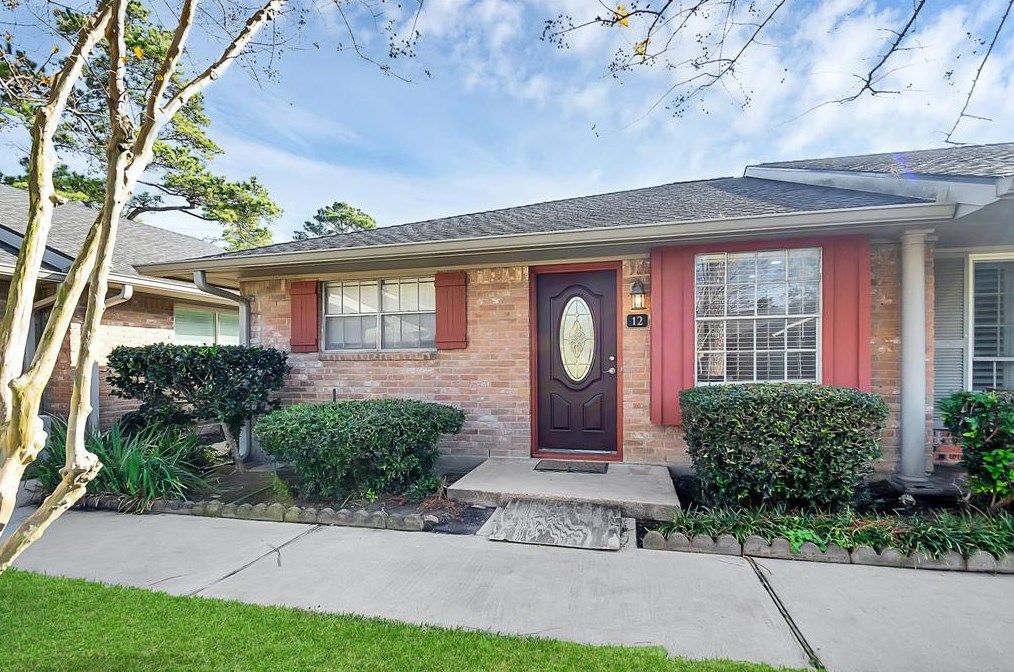 12 Tri Oaks Ln, Houston, TX 77043