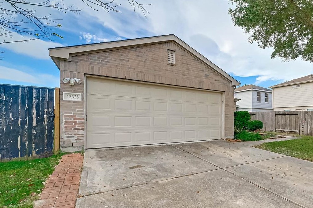 15323 Western Skies Dr, Houston, TX 77086