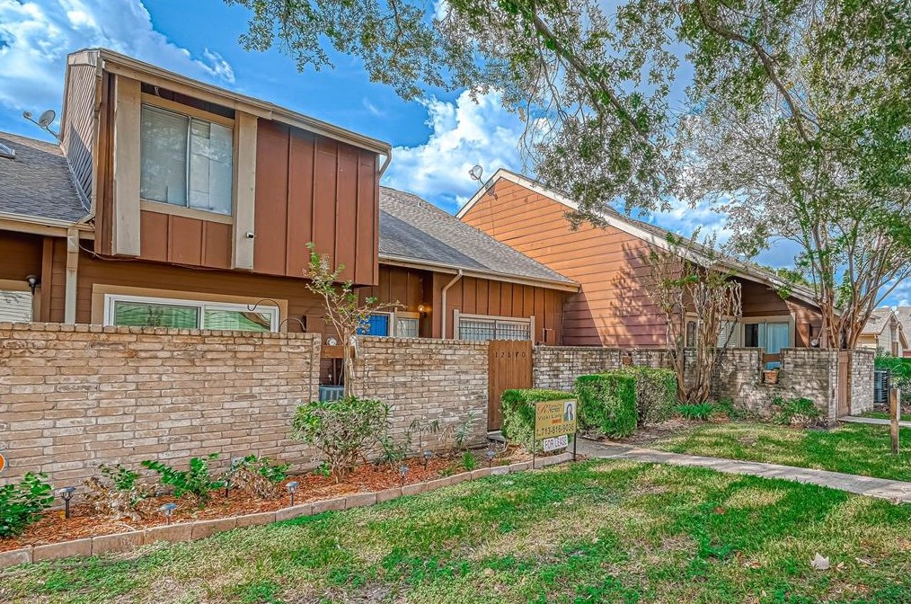 12670 Newbrook Dr, Houston, TX 77072